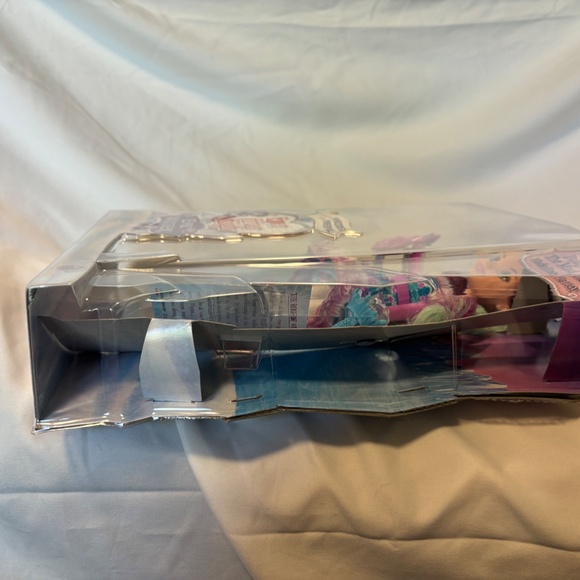 Madeline Hatter Ever After High Epic Winter Doll - Picture 7 of 11